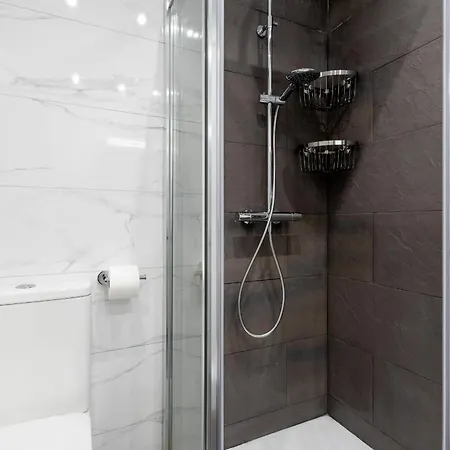 Great Location 1 Bedroom * アデヘ