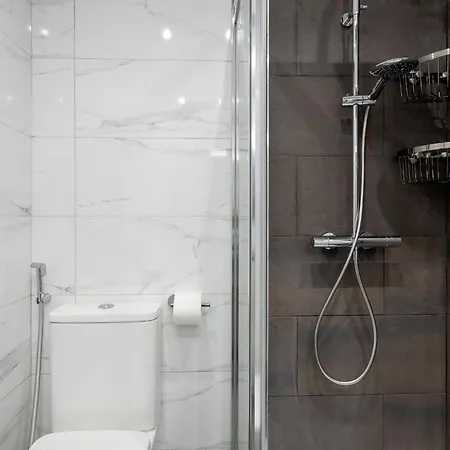 Great Location 1 Bedroom アデヘ