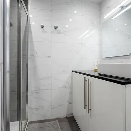 Great Location 1 Bedroom Appartamento